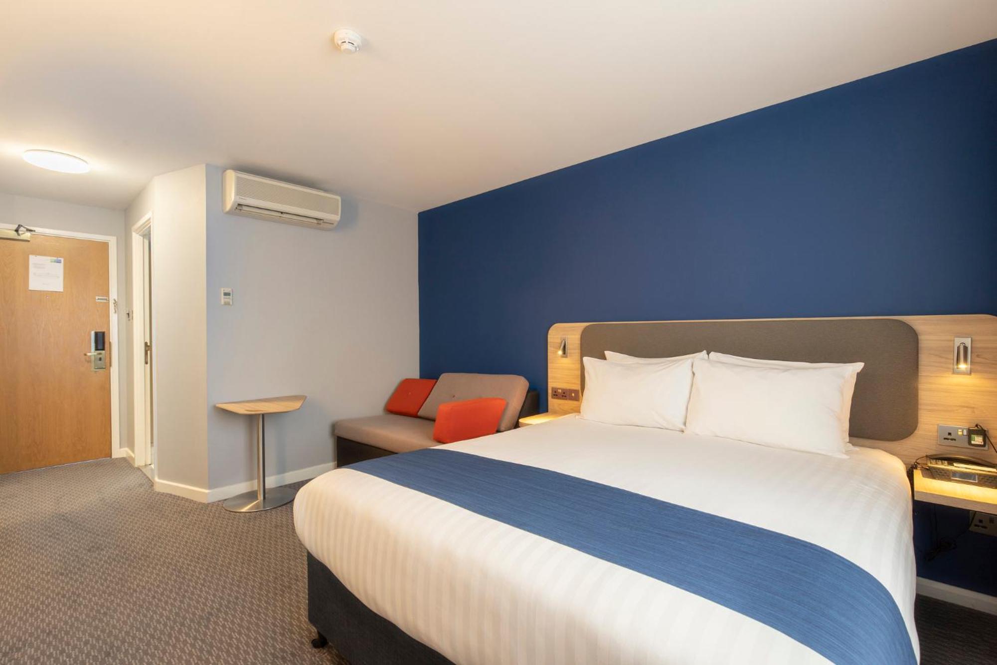 Chambre Double Standard avec Canapé-Lit et Petit-Déjeuner Chaud Gratuit