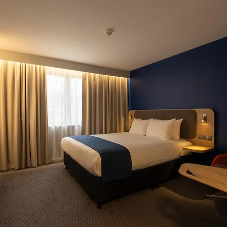 Holiday Inn Express Poole By Ihg-3
